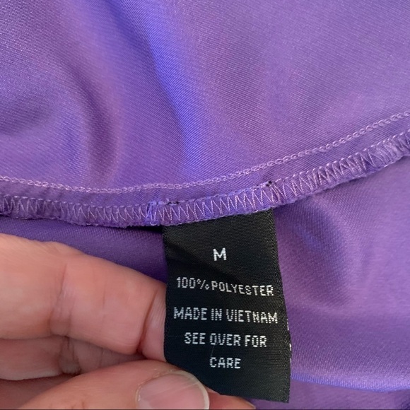 A. Byer purple ruffle v-neck racer back sleeveless satin blouse size medium - Picture 4 of 5